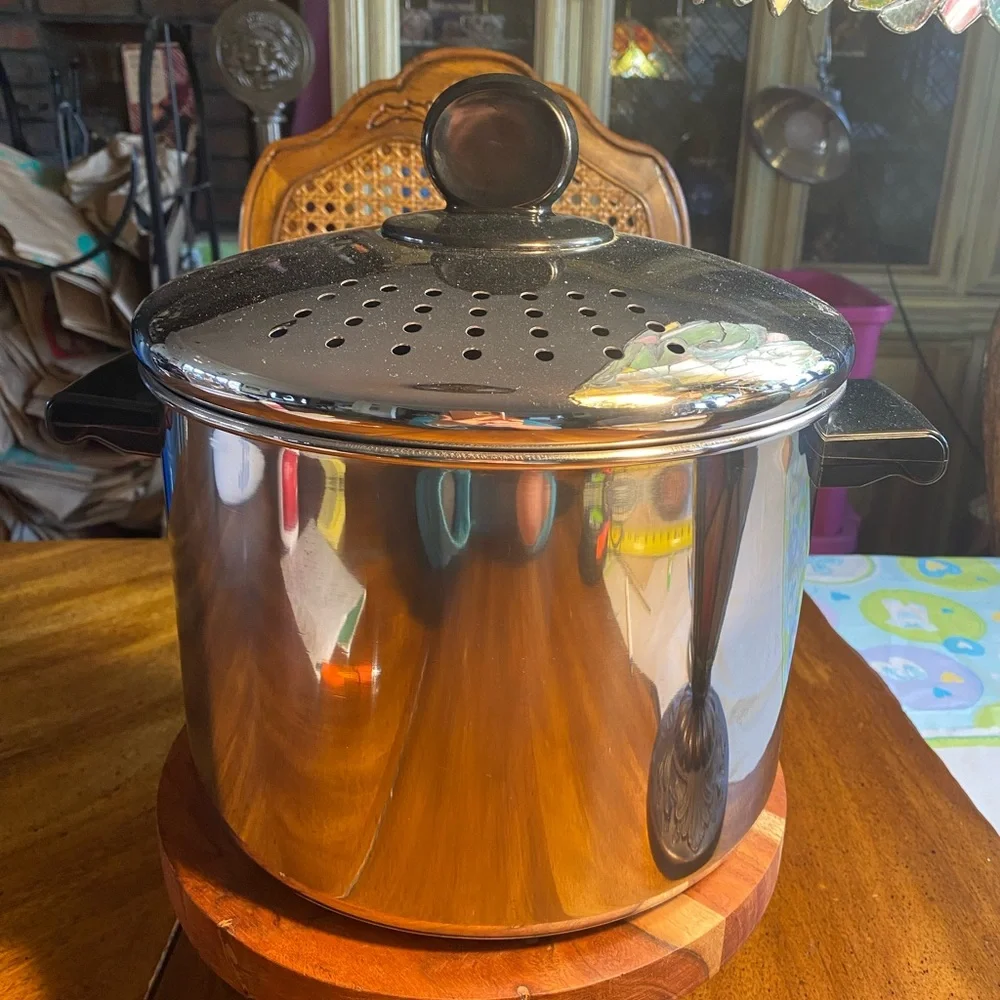 Farberware 8 Qt Stainless Stock Pot with Strainer Lid like New